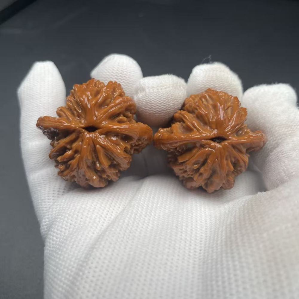 Tiger Head Two-Edge Wenwan Walnut - 3 Months Playing Effect, Natural Red Patina, Collectible Handheld Art