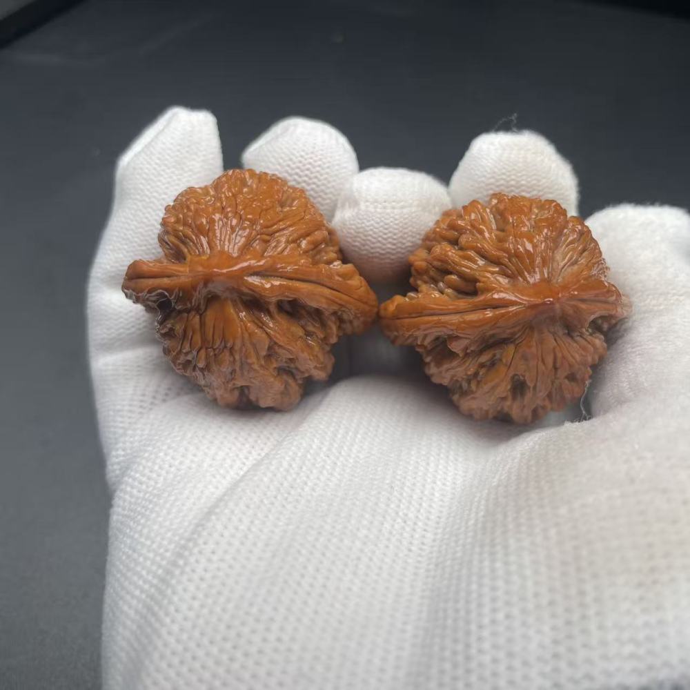 Tiger Head Two-Edge Wenwan Walnut - 3 Months Playing Effect, Natural Red Patina, Collectible Handheld Art