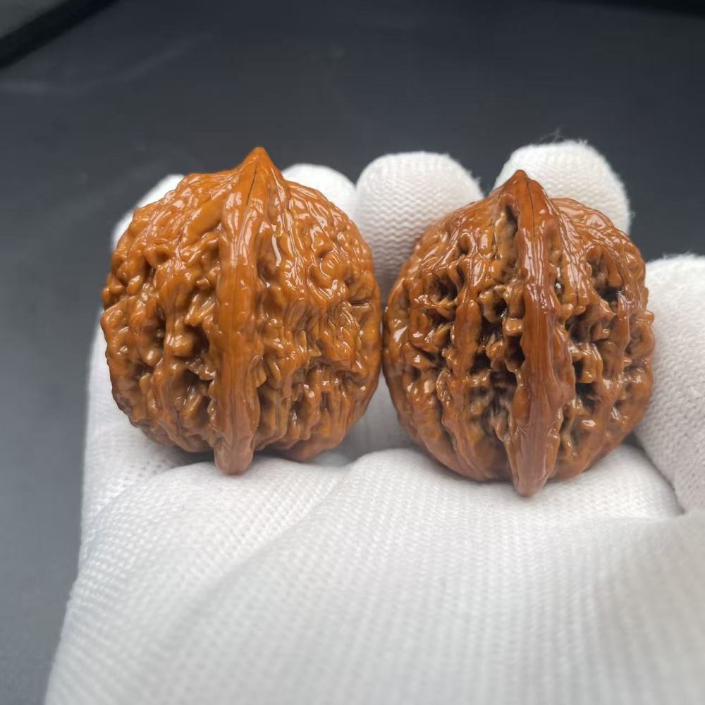 Tiger Head Two-Edge Wenwan Walnut - 3 Months Playing Effect, Natural Red Patina, Collectible Handheld Art