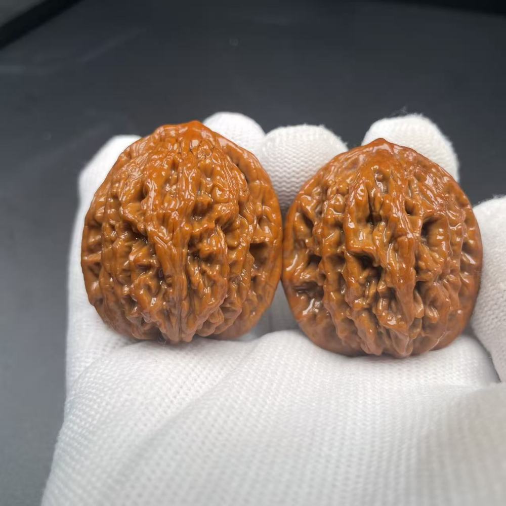 Tiger Head Two-Edge Wenwan Walnut - 3 Months Playing Effect, Natural Red Patina, Collectible Handheld Art