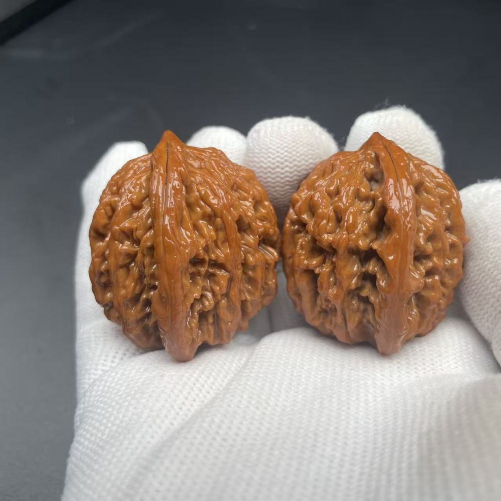 Tiger Head Two-Edge Wenwan Walnut - 3 Months Playing Effect, Natural Red Patina, Collectible Handheld Art