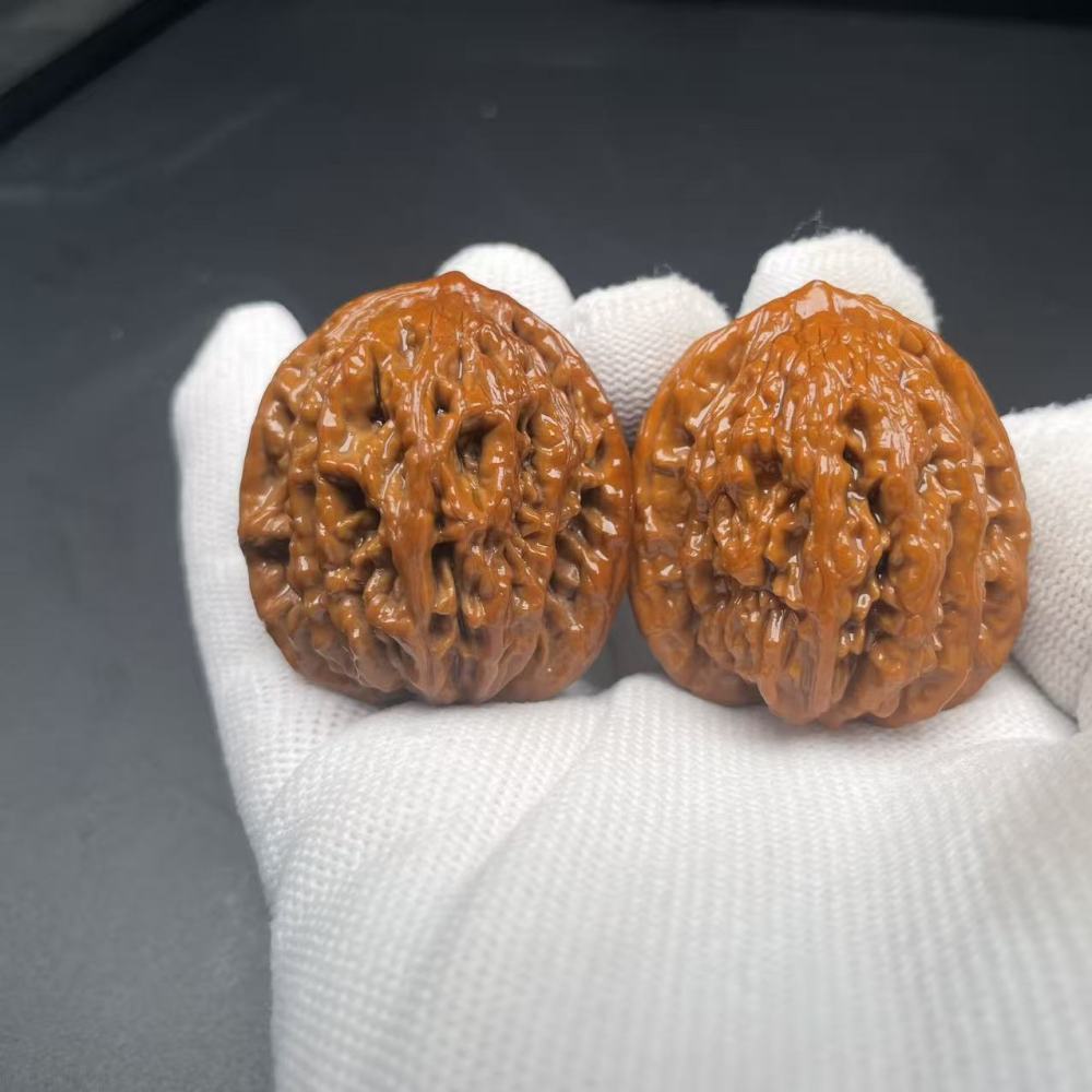 Tiger Head Two-Edge Wenwan Walnut - 3 Months Playing Effect, Natural Red Patina, Collectible Handheld Art