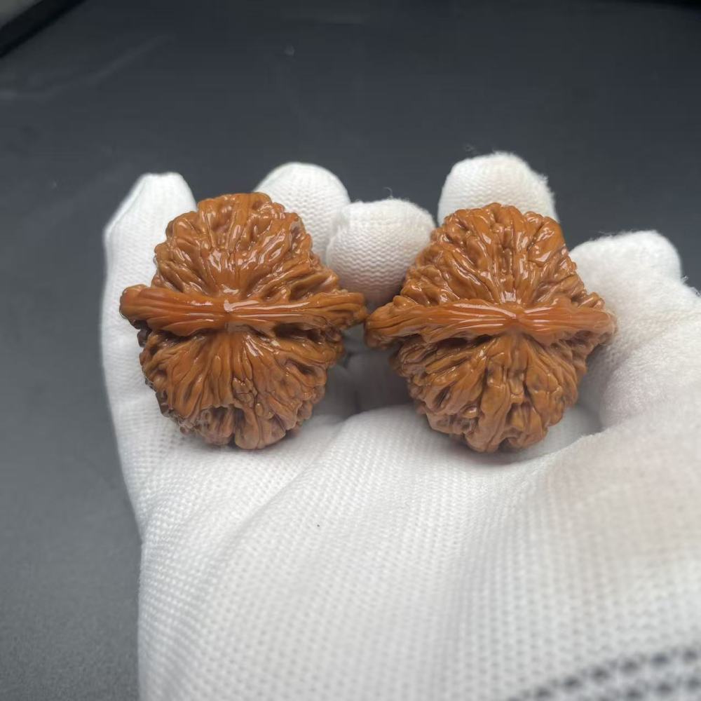 - Si Zuo Lou Two-Edge Wenwan Walnut - 3 Months Playing Effect, Natural Red Patina, High Collection Value