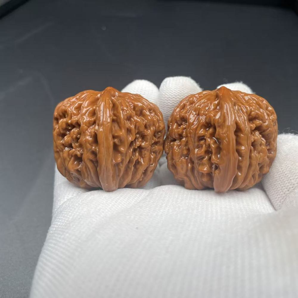 - Si Zuo Lou Two-Edge Wenwan Walnut - 3 Months Playing Effect, Natural Red Patina, High Collection Value