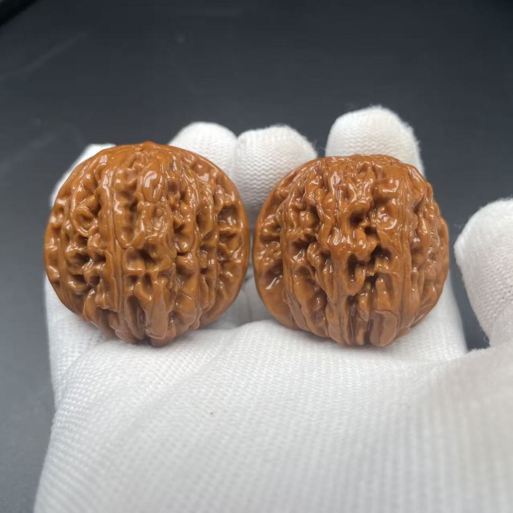 - Si Zuo Lou Two-Edge Wenwan Walnut - 3 Months Playing Effect, Natural Red Patina, High Collection Value