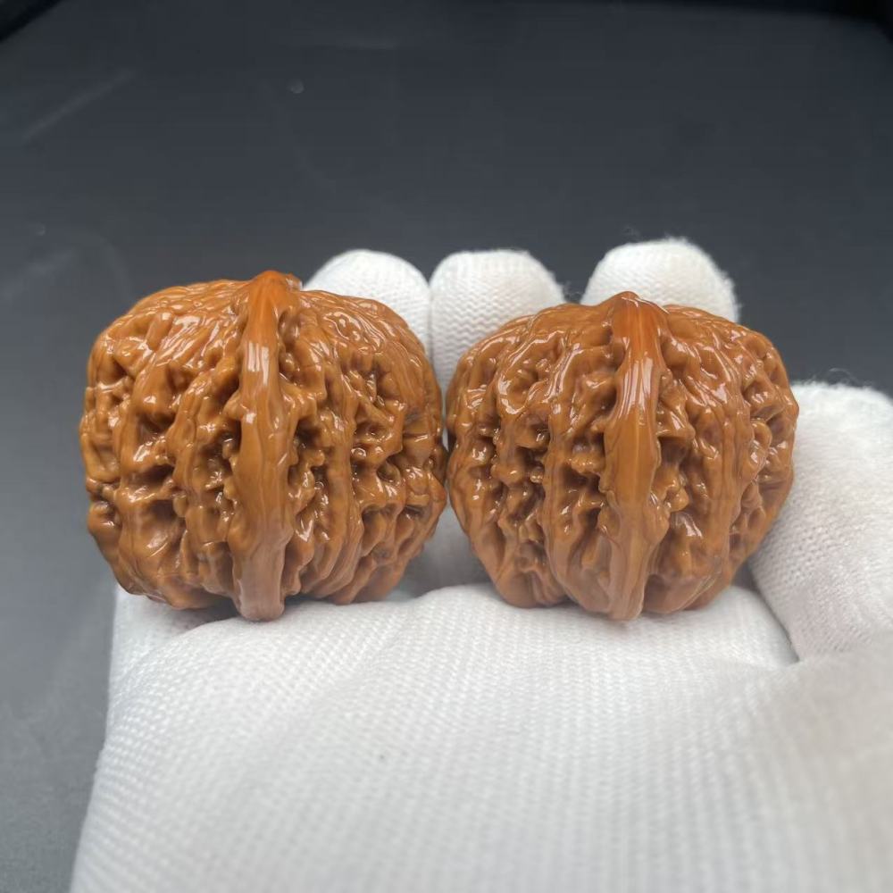 - Si Zuo Lou Two-Edge Wenwan Walnut - 3 Months Playing Effect, Natural Red Patina, High Collection Value
