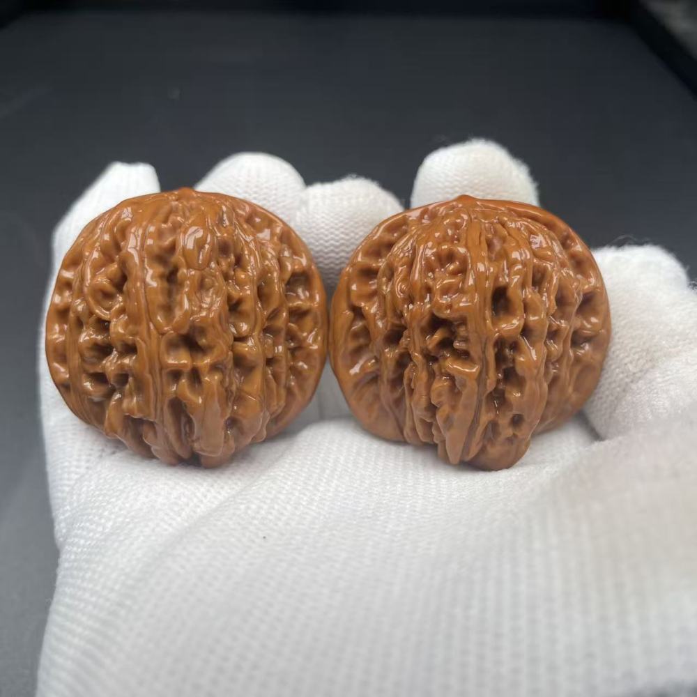 - Si Zuo Lou Two-Edge Wenwan Walnut - 3 Months Playing Effect, Natural Red Patina, High Collection Value