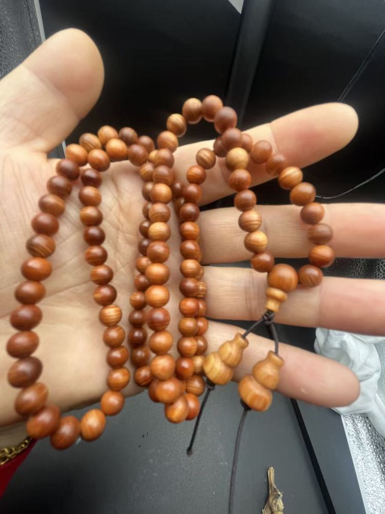 Handmade Natural Arborvitae Neck Chain | Aromatic Wooden Wenwan Necklace, Collectible & Playable, Patina-Forming, Perfect for Wenwan Enthusiasts