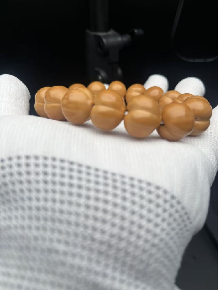 Natural Peach Pit Bracelet, Handmade Cultural Plaything, Collectible Beaded Bracelet for Men Women, Wearable & Playable, Will Turn Red After Long-Term Play