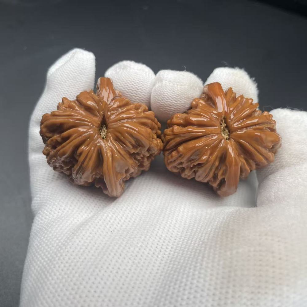 - Si Zuo Lou Two-Edge Wenwan Walnut - 3 Months Playing Effect, Natural Red Patina, High Collection Value