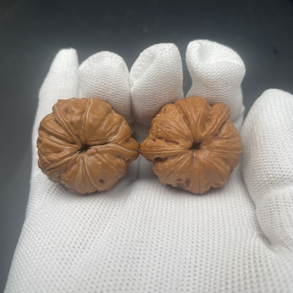 Pinggu Yuanbao Three-Ridge Wenwan Walnut Pair, Natural Wild Handheld Collectible, Wellness Massage Walnut for Palm Exercise