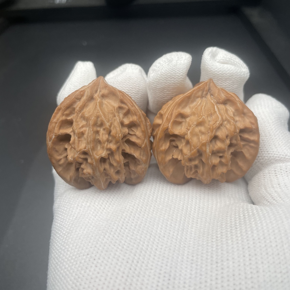 Rare 3-Ridged Qinling Chinese Walnuts | Handmade Health Walnuts for Stress Relief & Collection