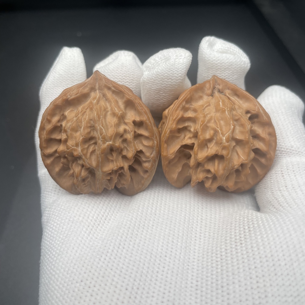 Rare 3-Ridged Qinling Chinese Walnuts | Handmade Health Walnuts for Stress Relief & Collection