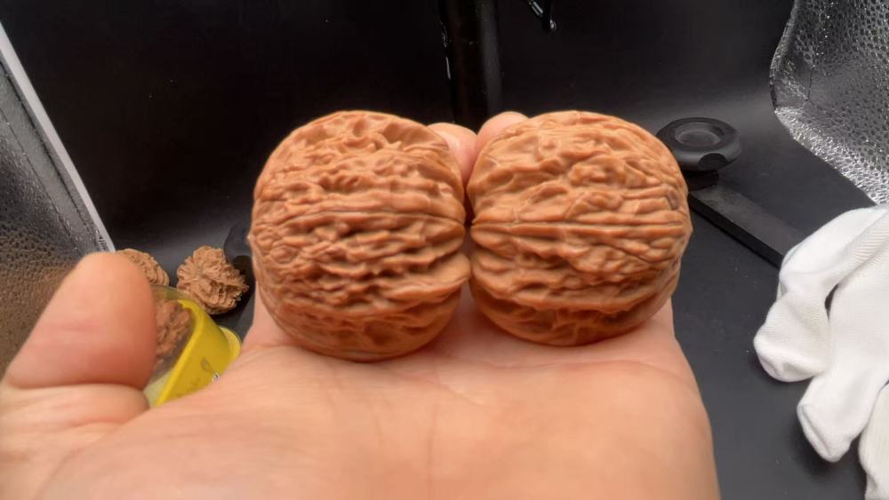 Chinese Millstone Bird Pattern Wenwan Walnuts - Handmade Health Walnuts for Stress Relief, Hand Exercise & Collectible Investment