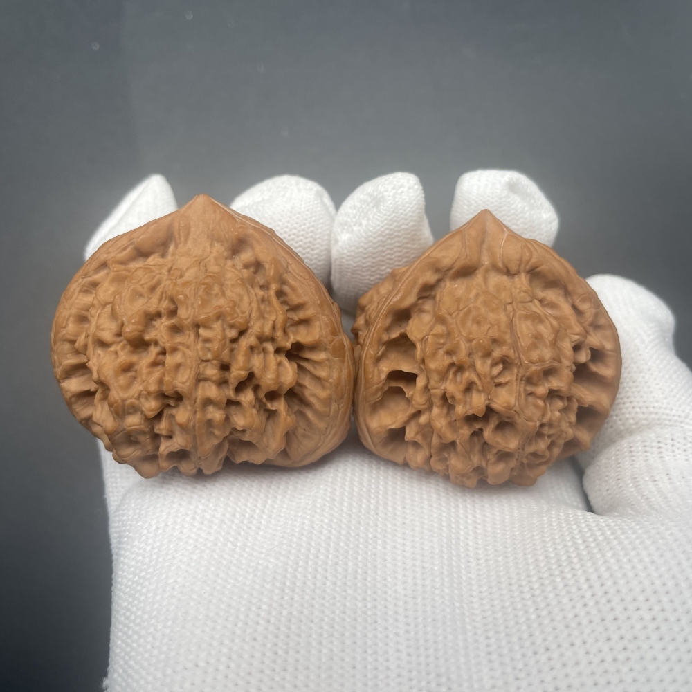 Guanmao Tri-Lobe is a recognized top rare variety in the wenwan walnut circle