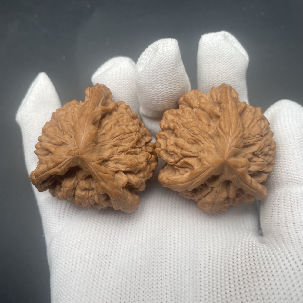 Guanmao Tri-Lobe is a recognized top rare variety in the wenwan walnut circle