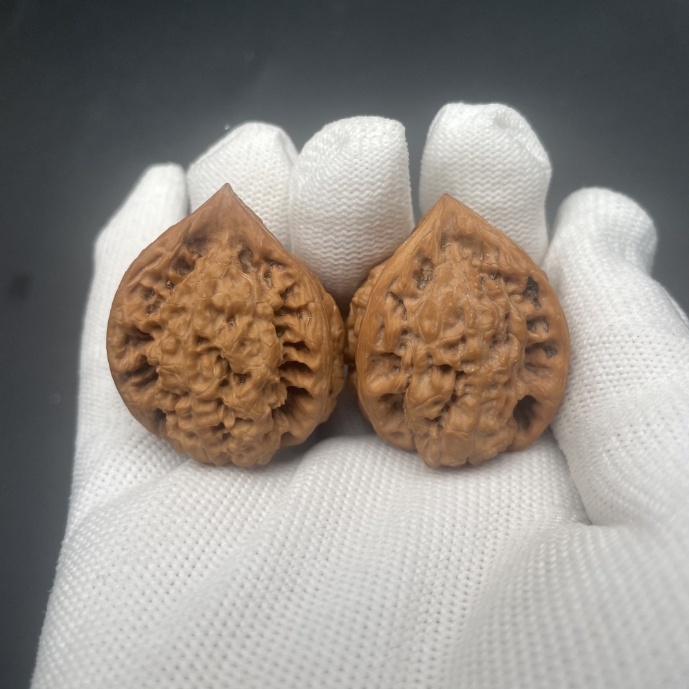 Handmade Chinese Guanmaosansleng Walnut Wenwan - Premium Collectible Stress Relief Palm Exercise Walnuts for Health & Feng Shui