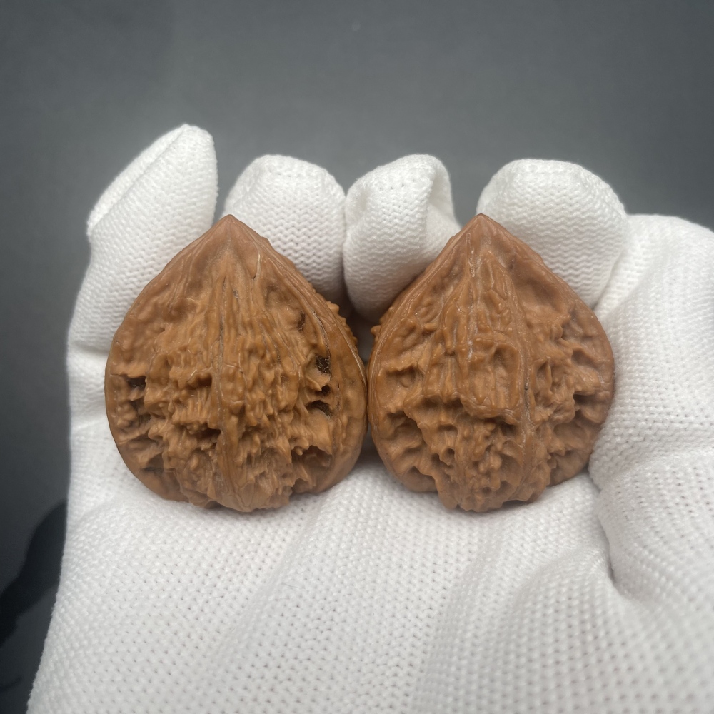 Natural Meteor Shower Three-Ridge Chinese Walnuts, Premium Hand Exercise Health Collectibles