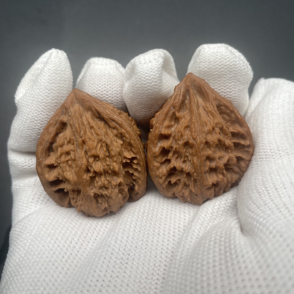 Natural Meteor Shower Three-Ridge Chinese Walnuts, Premium Hand Exercise Health Collectibles