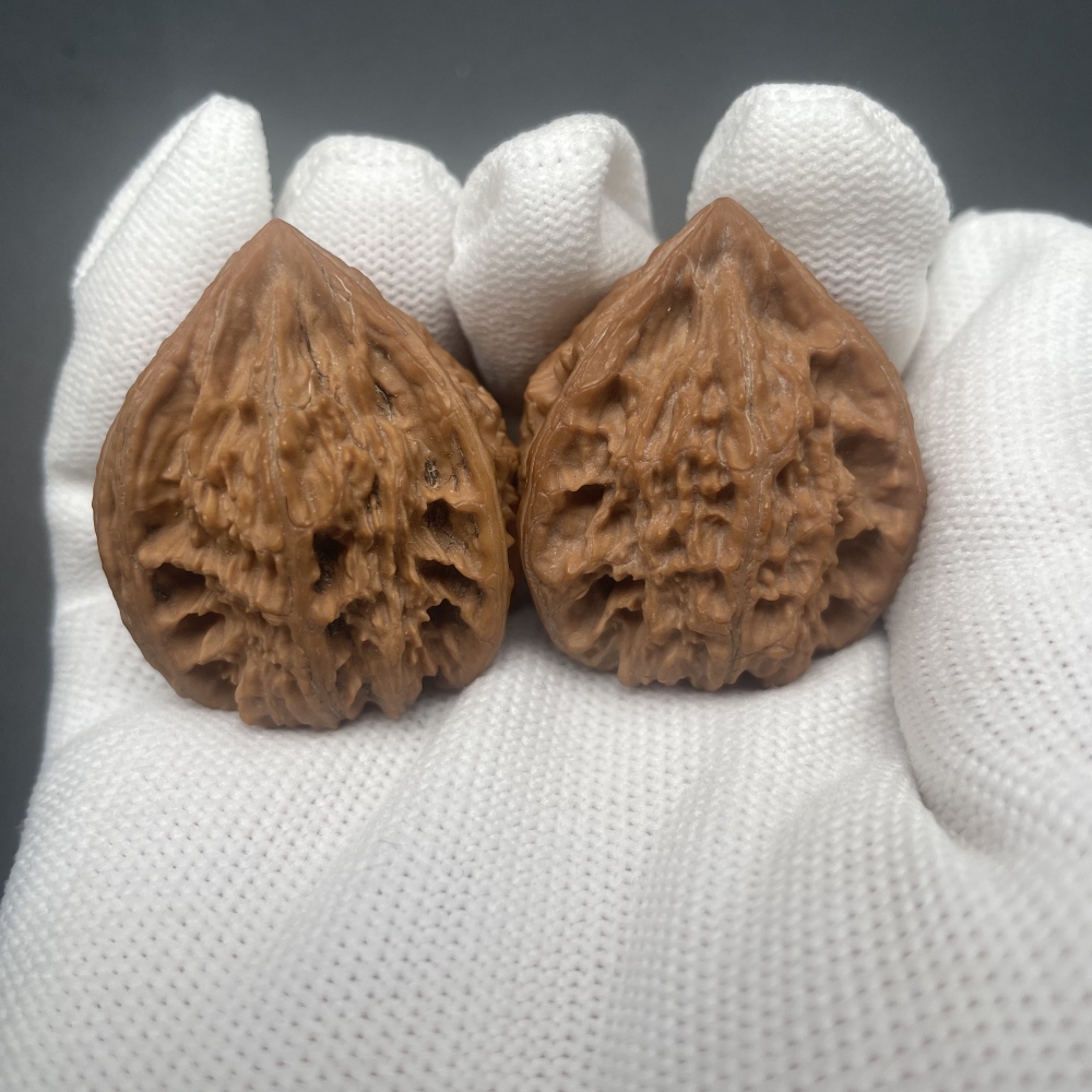 Natural Meteor Shower Three-Ridge Chinese Walnuts, Premium Hand Exercise Health Collectibles