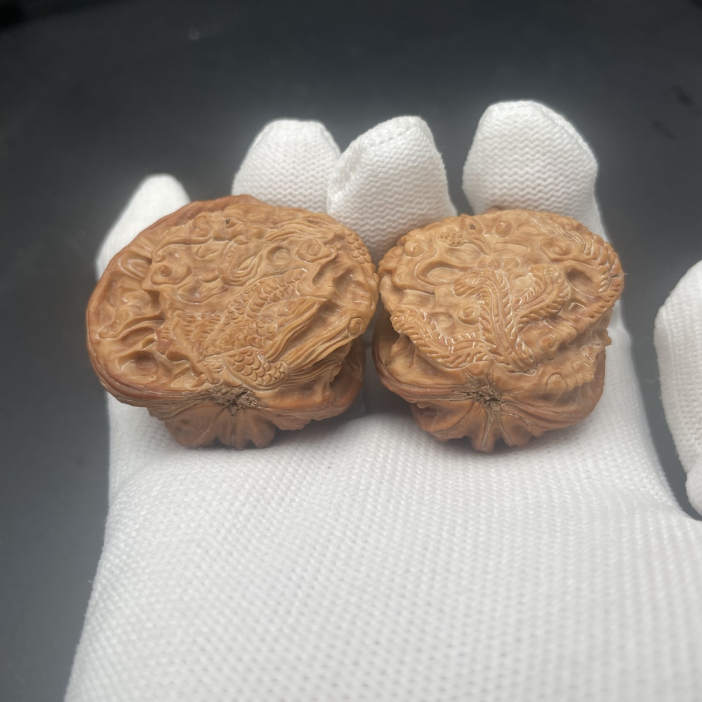 Hand-Carved Dragon & Phoenix Walnuts, Premium Chinese Wenwan Collectibles for Stress Relief & Wellness