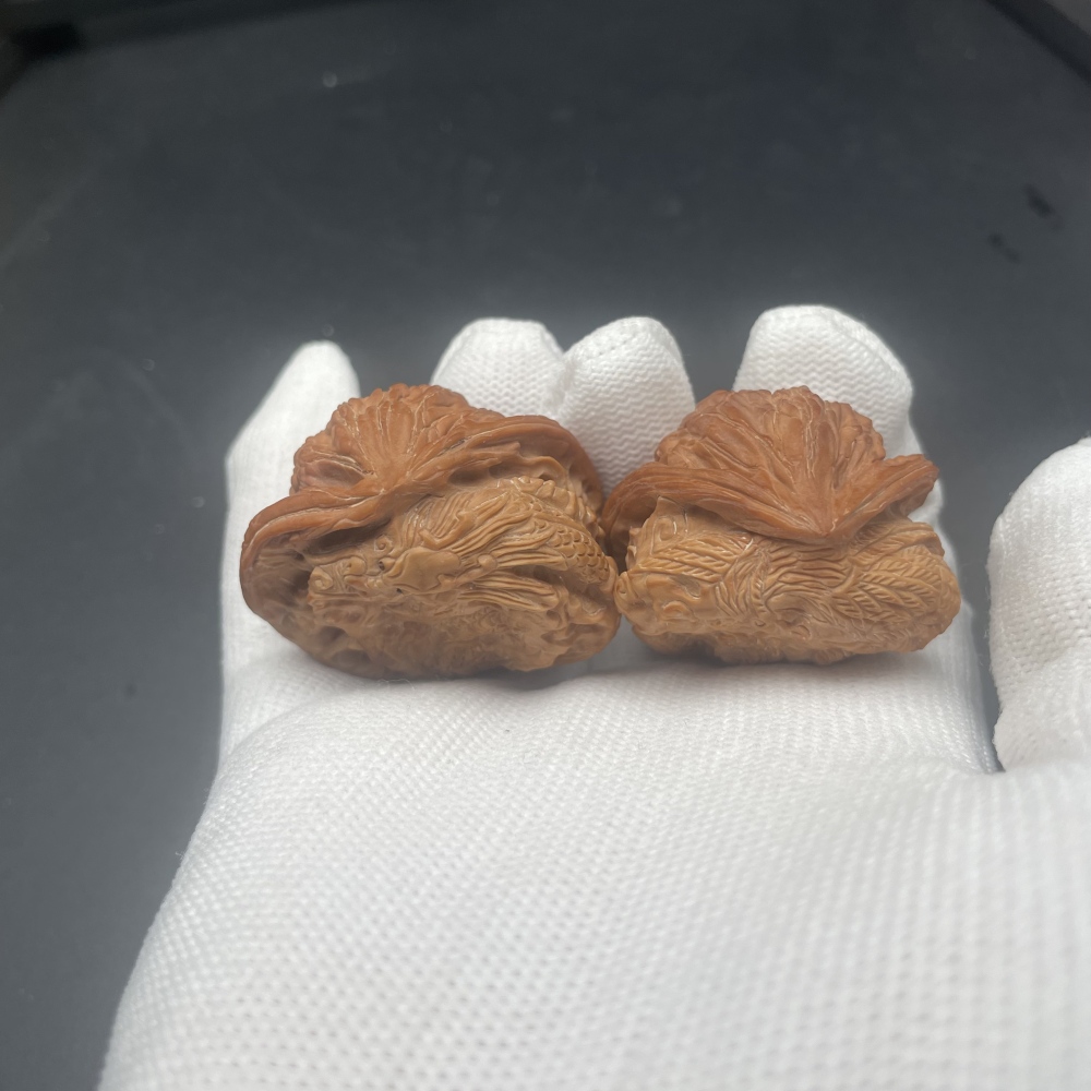 Hand-Carved Dragon & Phoenix Walnuts, Premium Chinese Wenwan Collectibles for Stress Relief & Wellness