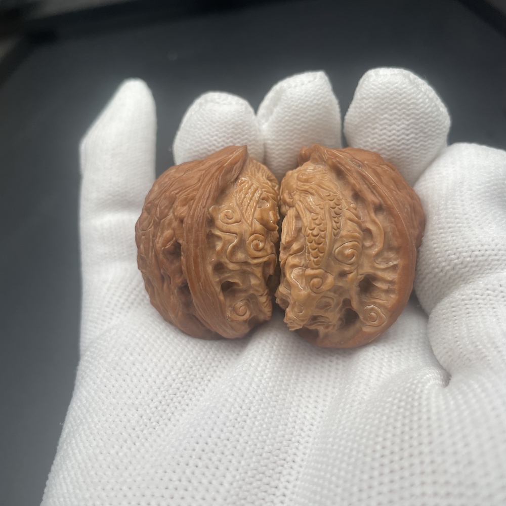 Hand-Carved Dragon & Phoenix Walnuts, Premium Chinese Wenwan Collectibles for Stress Relief & Wellness
