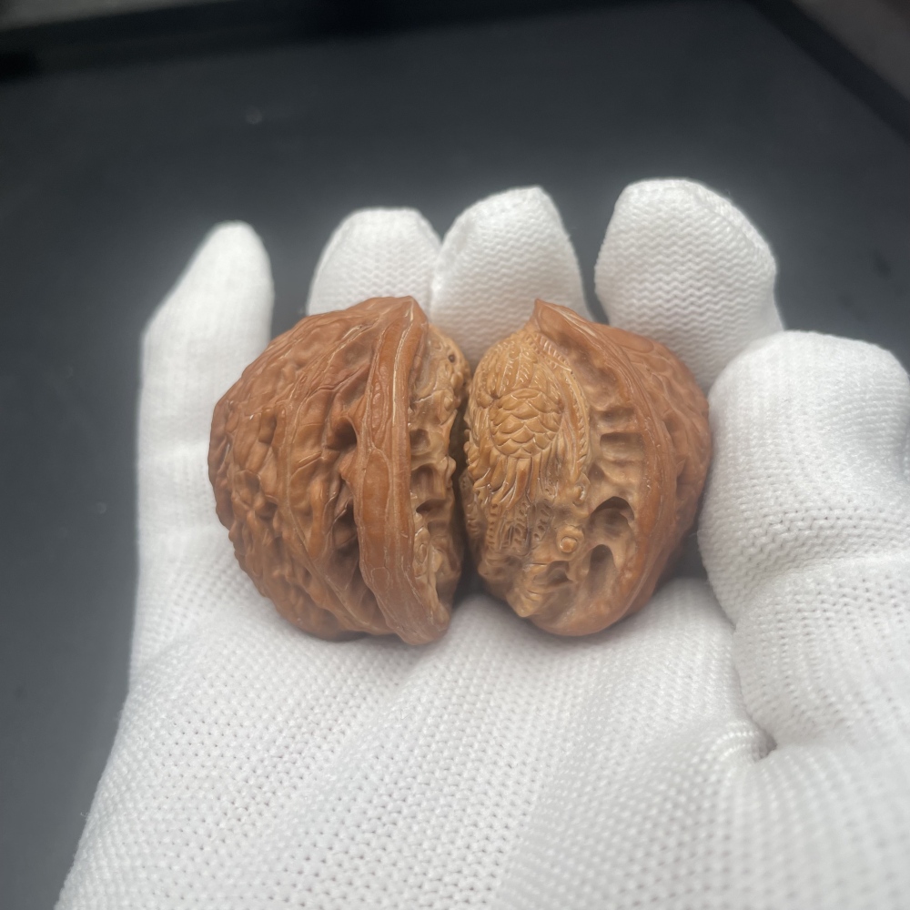 Hand-Carved Dragon & Phoenix Walnuts, Premium Chinese Wenwan Collectibles for Stress Relief & Wellness