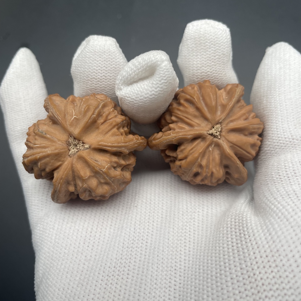 Palace Lantern Three-Edged Wenwan Walnuts, Natural Perfect Matching, Oriental Collectible, Hand Play Piece for Patina & Jade-Like Luster