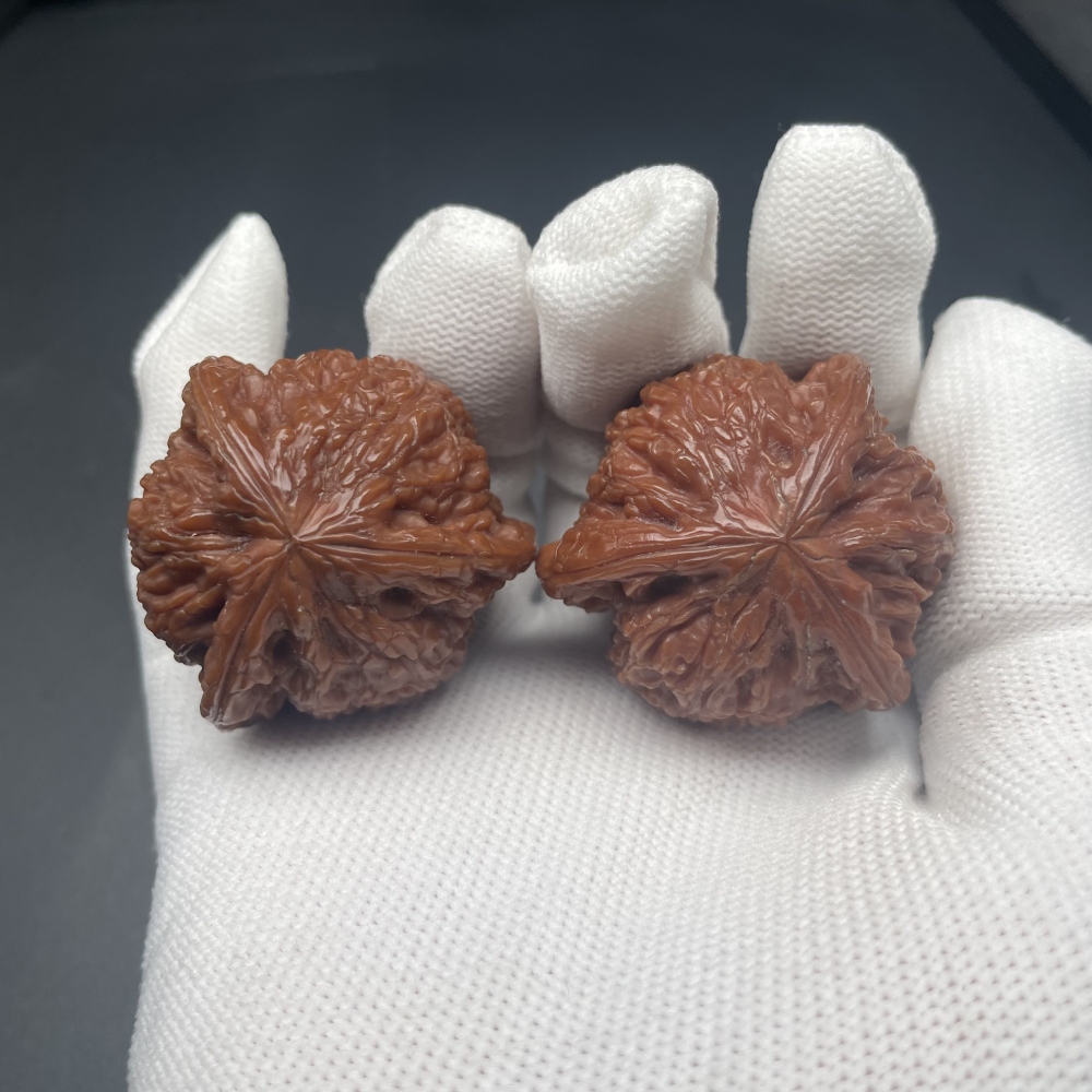 20-Year Hand-Played Hydrangea Three-Ridges Wenwan Walnuts | Natural Aged Jade-like Patina | Rare Collectible Hand Exercise Stress Relief Ornament | Oriental Heirloom Elegance