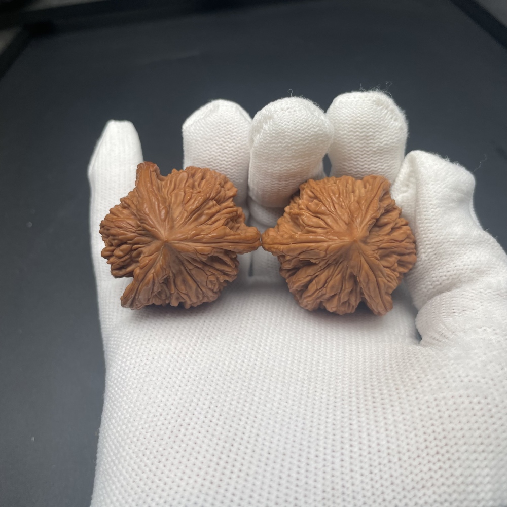 Tiger Head Three-Ridges Wenwan Walnuts