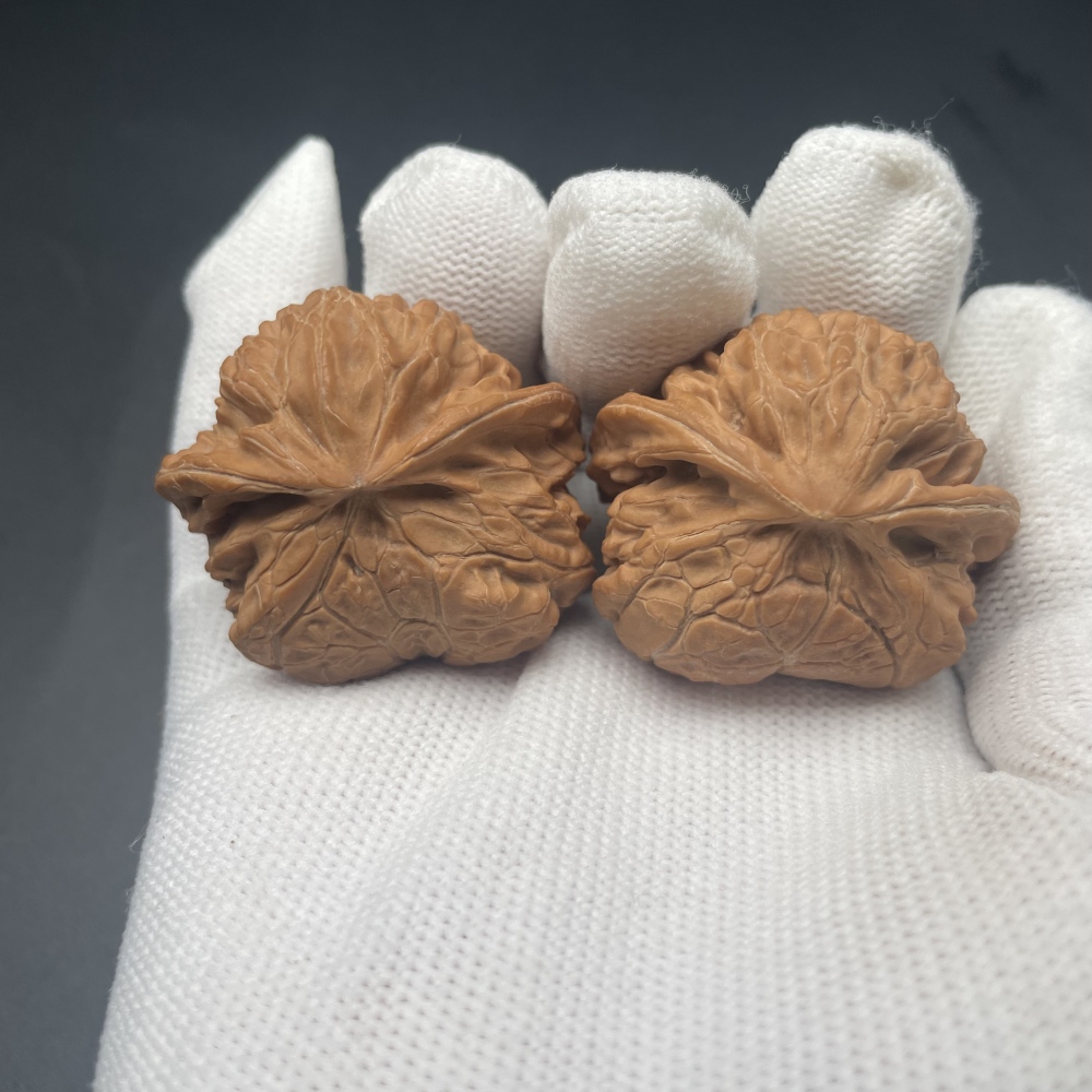 Gongdeng Snake-Pattern Wenwan Walnuts | Rare Natural Wild Collectibles | Hand Exercise Stress Relief Massage Walnuts | Oriental Culture Collectible Ornament