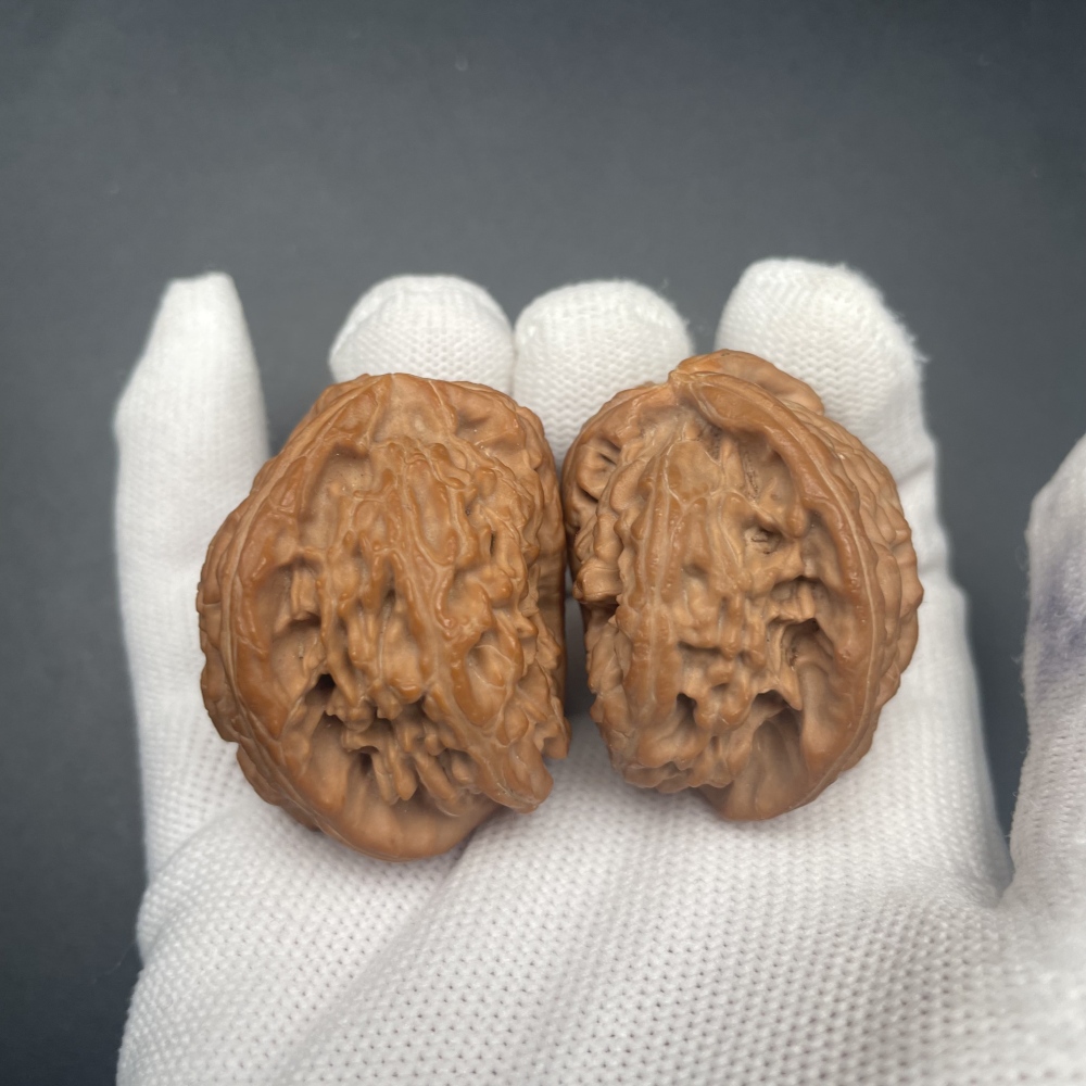 Handmade Rare White Lion Shape Walnuts - Premium Stress Relief Fidget Toys, Hand Exercise Massage Walnuts for Anxiety Relief & Wellness Collectibles