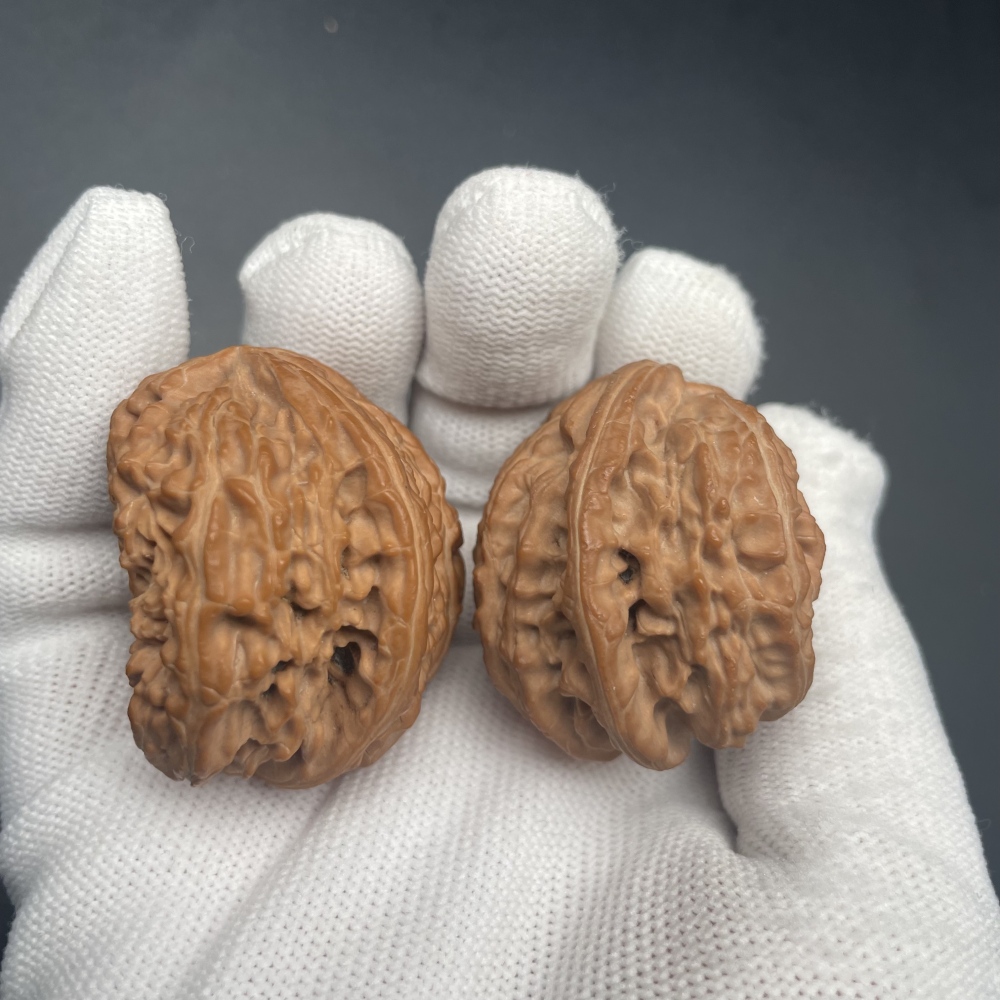 Handmade Rare White Lion Shape Walnuts - Premium Stress Relief Fidget Toys, Hand Exercise Massage Walnuts for Anxiety Relief & Wellness Collectibles