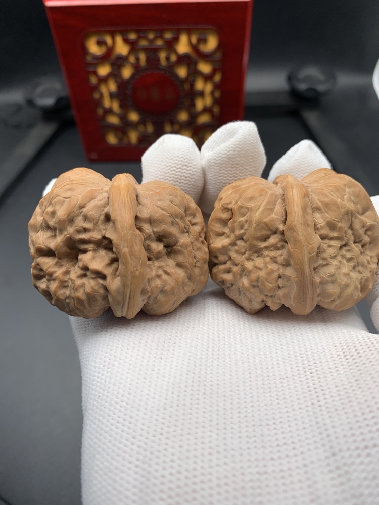 Premium Hand-Carved Natural Walnut Fidget Toy | Stress Relief Palm Exercise Collectible