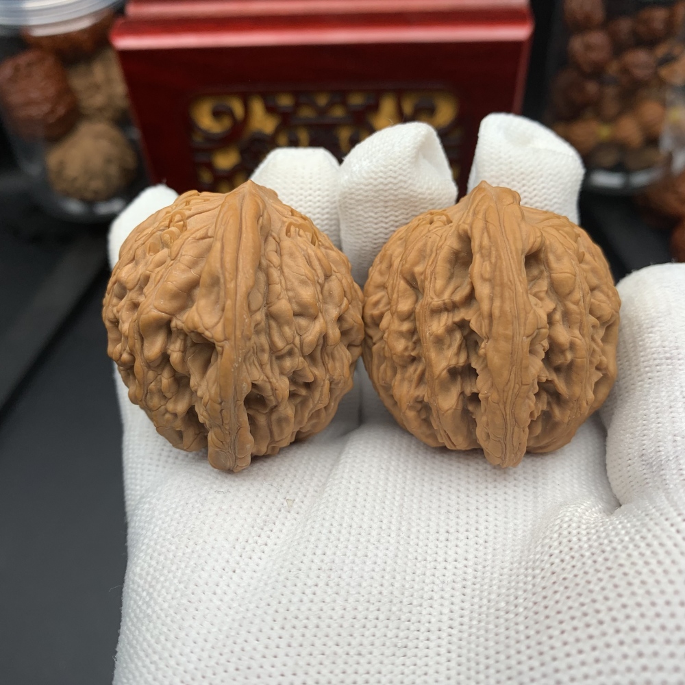 Create Your Unique Legacy: Personalized Engraved Wenwan Walnuts!