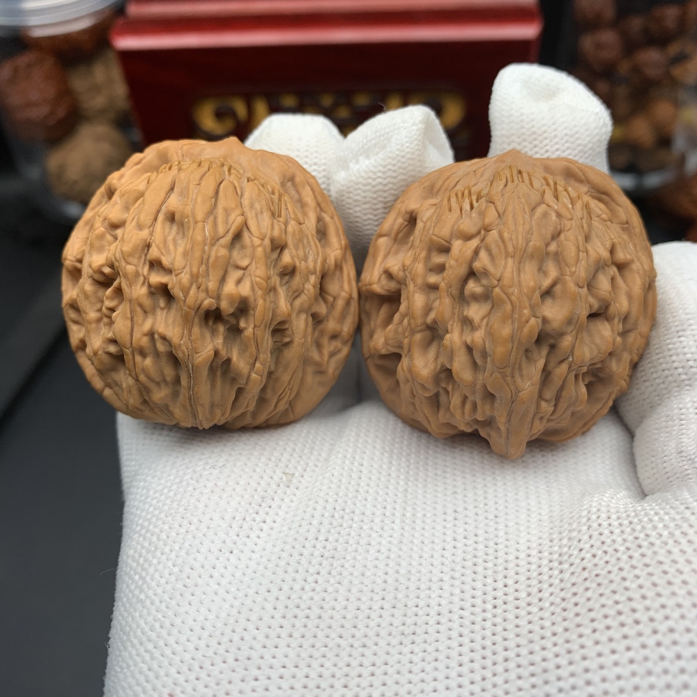 Create Your Unique Legacy: Personalized Engraved Wenwan Walnuts!