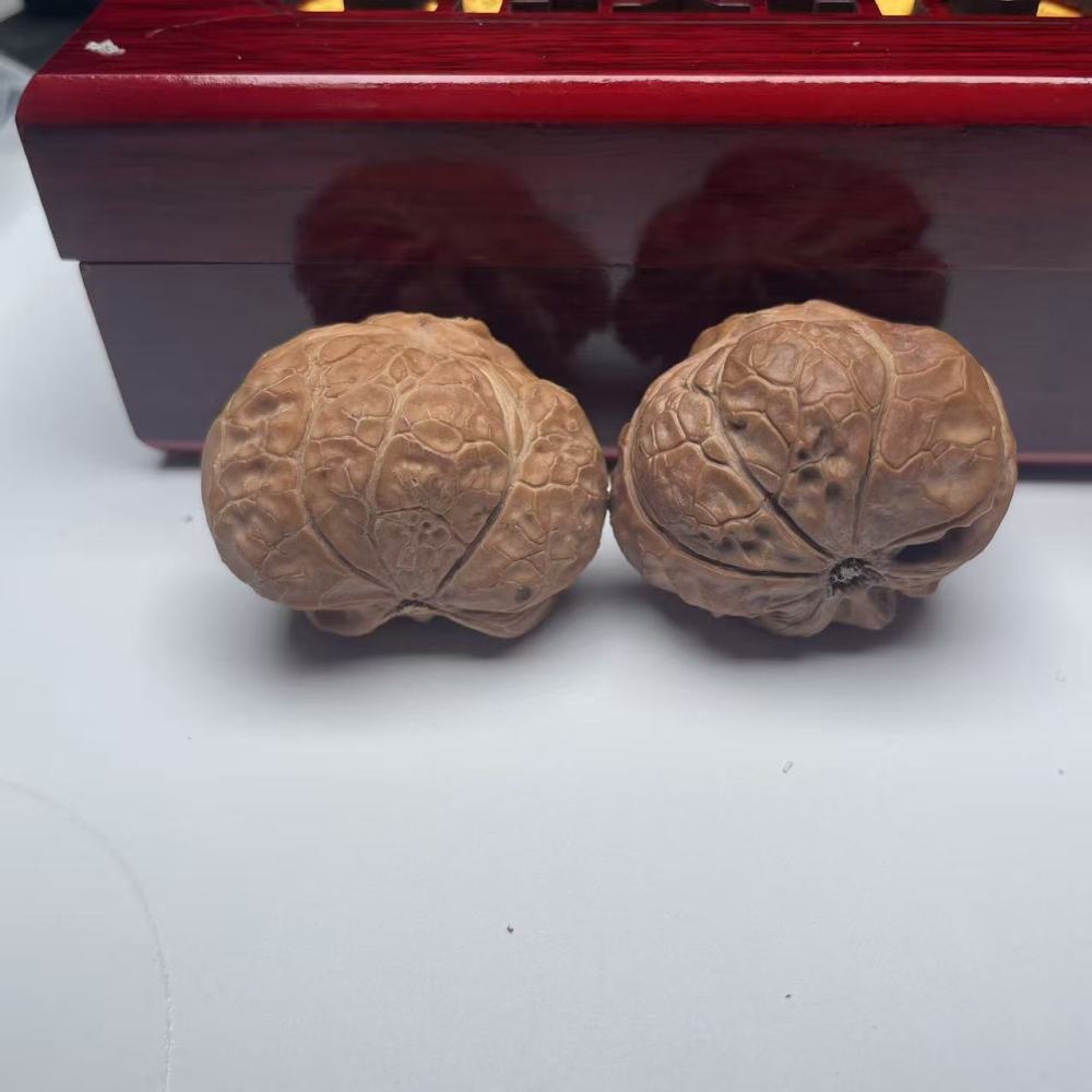 Wild Snake-Head Pattern Natural Hand Stress Relief Walnuts, Rare Collectible Fidget Toy