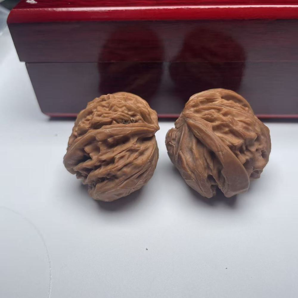 Wild Snake-Head Pattern Natural Hand Stress Relief Walnuts, Rare Collectible Fidget Toy