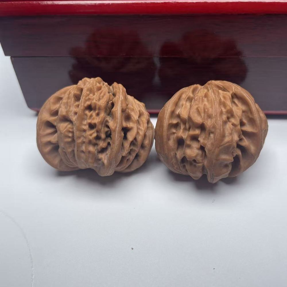 Wild Snake-Head Pattern Natural Hand Stress Relief Walnuts, Rare Collectible Fidget Toy