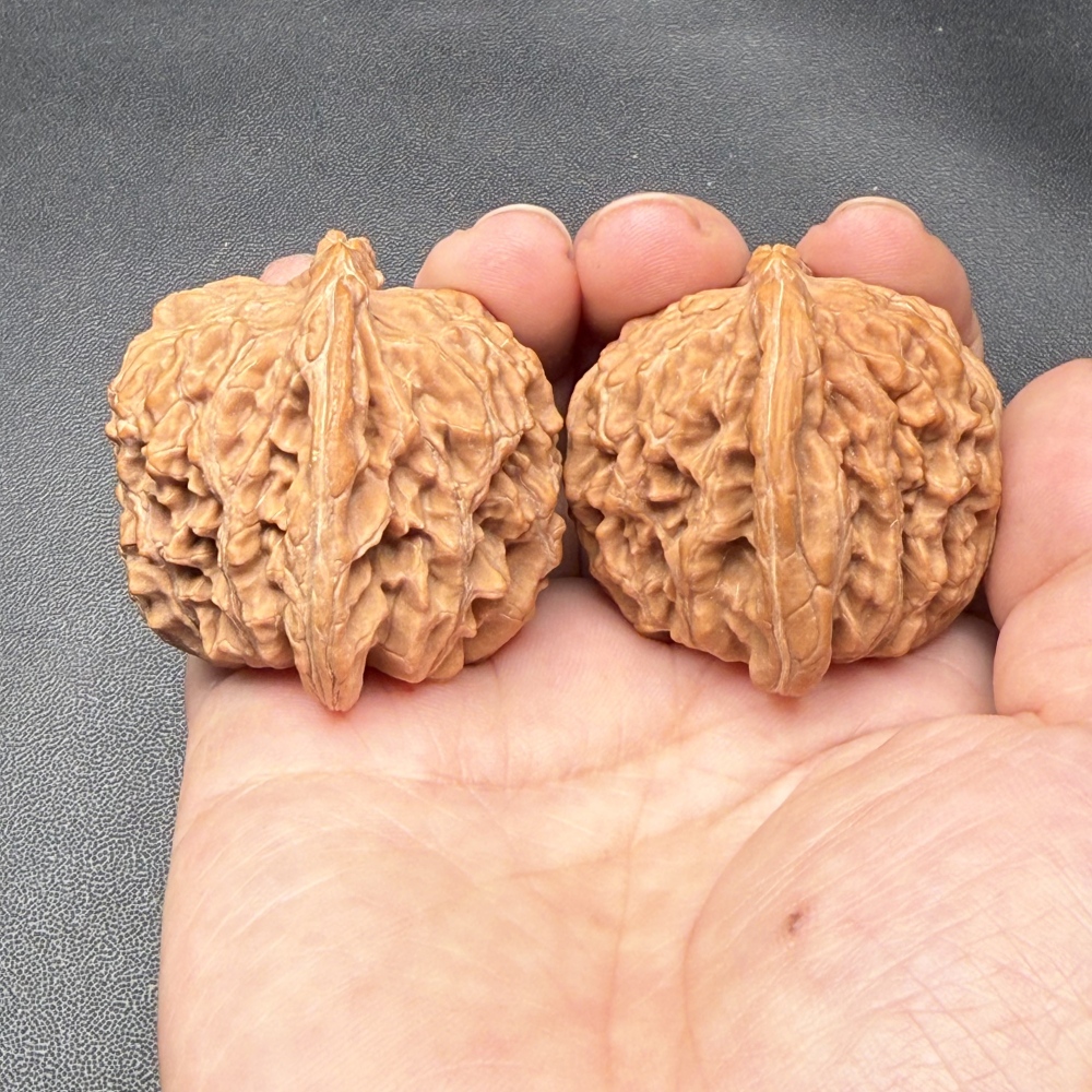 Pinggu First-Generation Old Tree Lion Head Walnuts, Natural Fidget Hand Balls, Collectible Palm Massage Toys with Custom Engraving