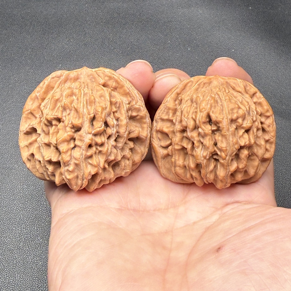 Pinggu First-Generation Old Tree Lion Head Walnuts, Natural Fidget Hand Balls, Collectible Palm Massage Toys with Custom Engraving