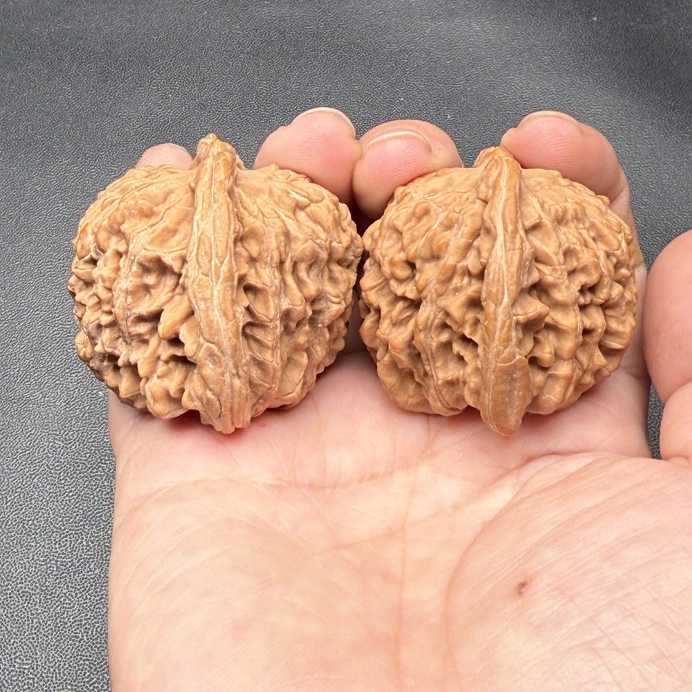 Pinggu First-Generation Old Tree Lion Head Walnuts, Natural Fidget Hand Balls, Collectible Palm Massage Toys with Custom Engraving