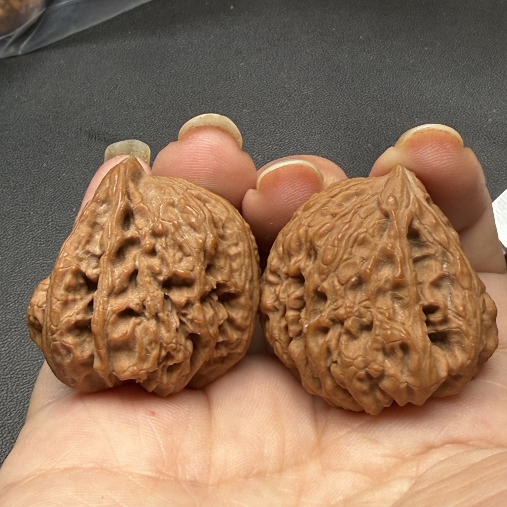 Natural Rabbit Shape Nanjiang Stone Wenwan Walnuts Matched Pair