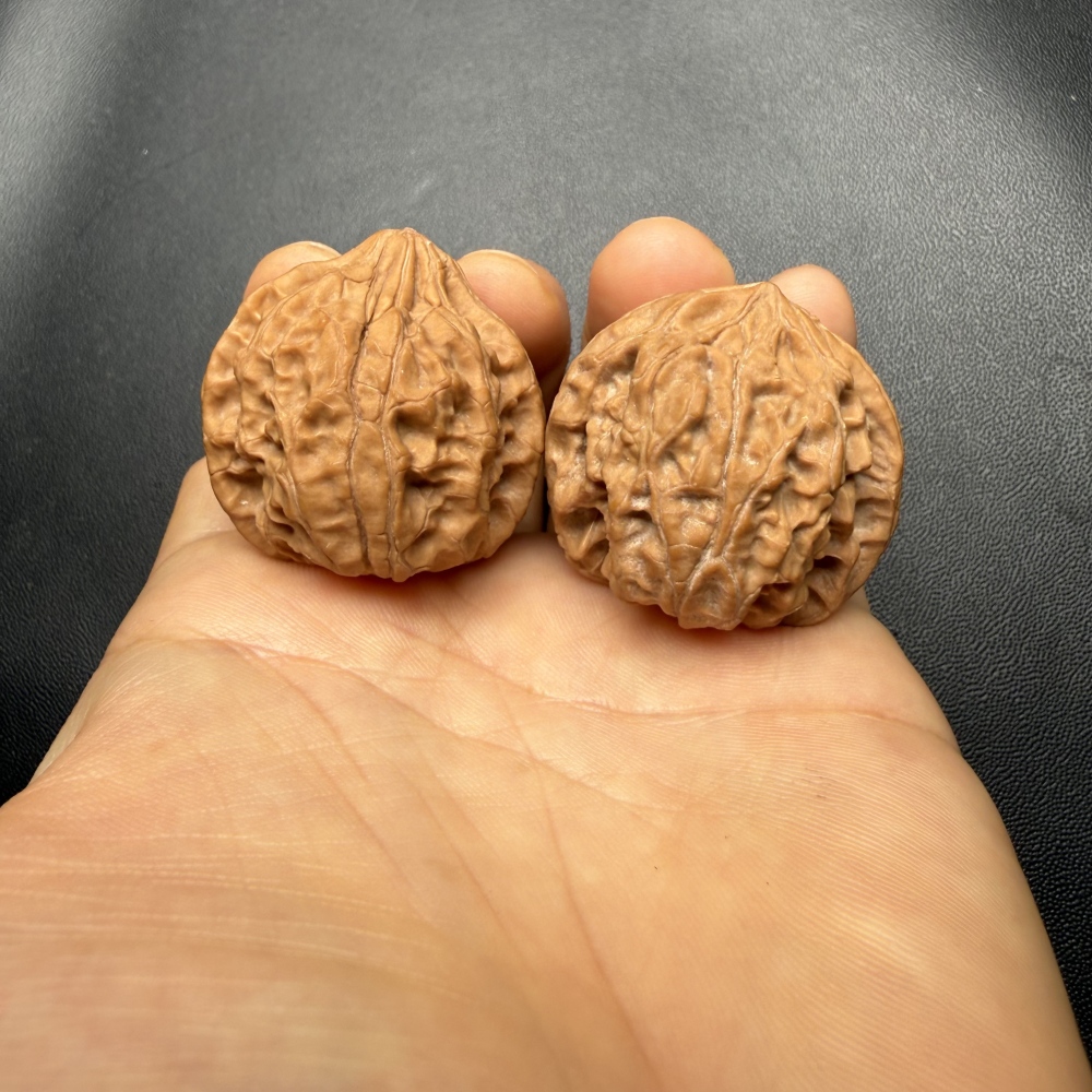 36mm Natural Red Jade Tri-ridge Wenwan Walnut, Wild Un-spliced Oriental Collectible Craft for Meditation & Desktop Decor