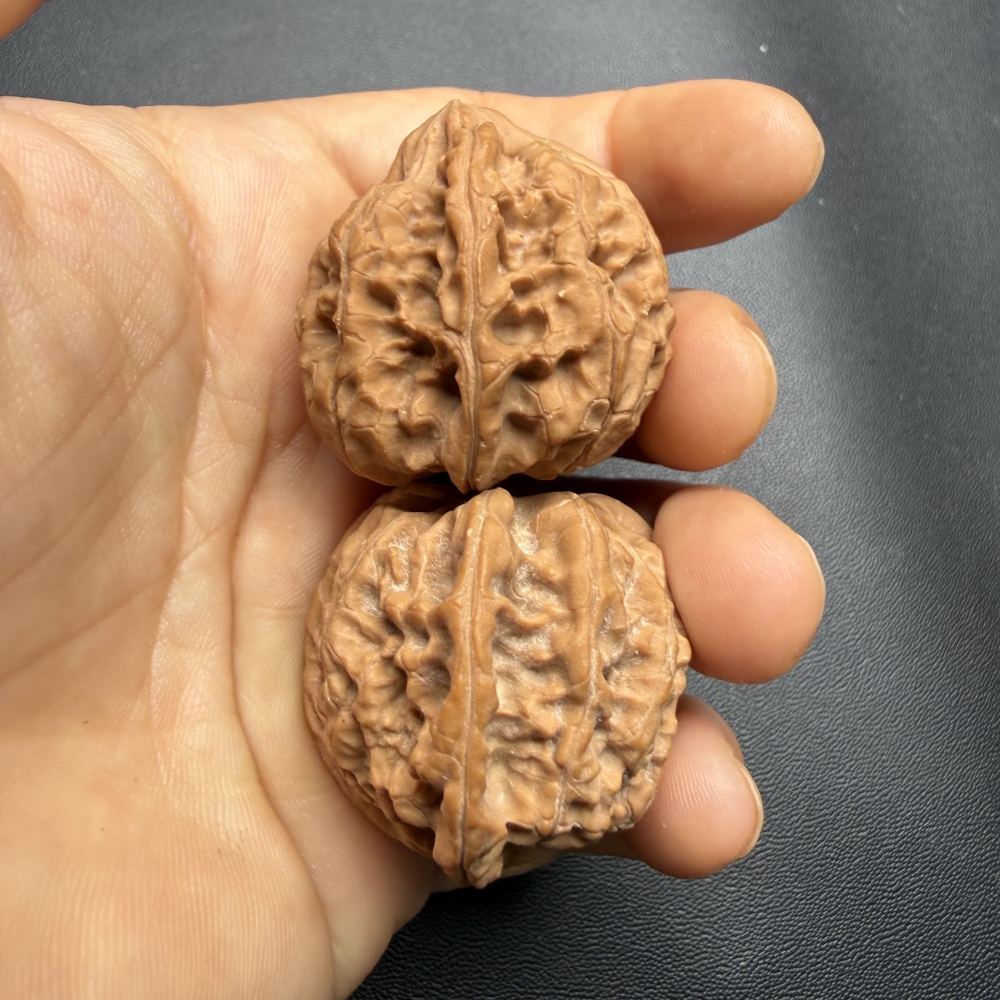 36mm Natural Red Jade Tri-ridge Wenwan Walnut, Wild Un-spliced Oriental Collectible Craft for Meditation & Desktop Decor
