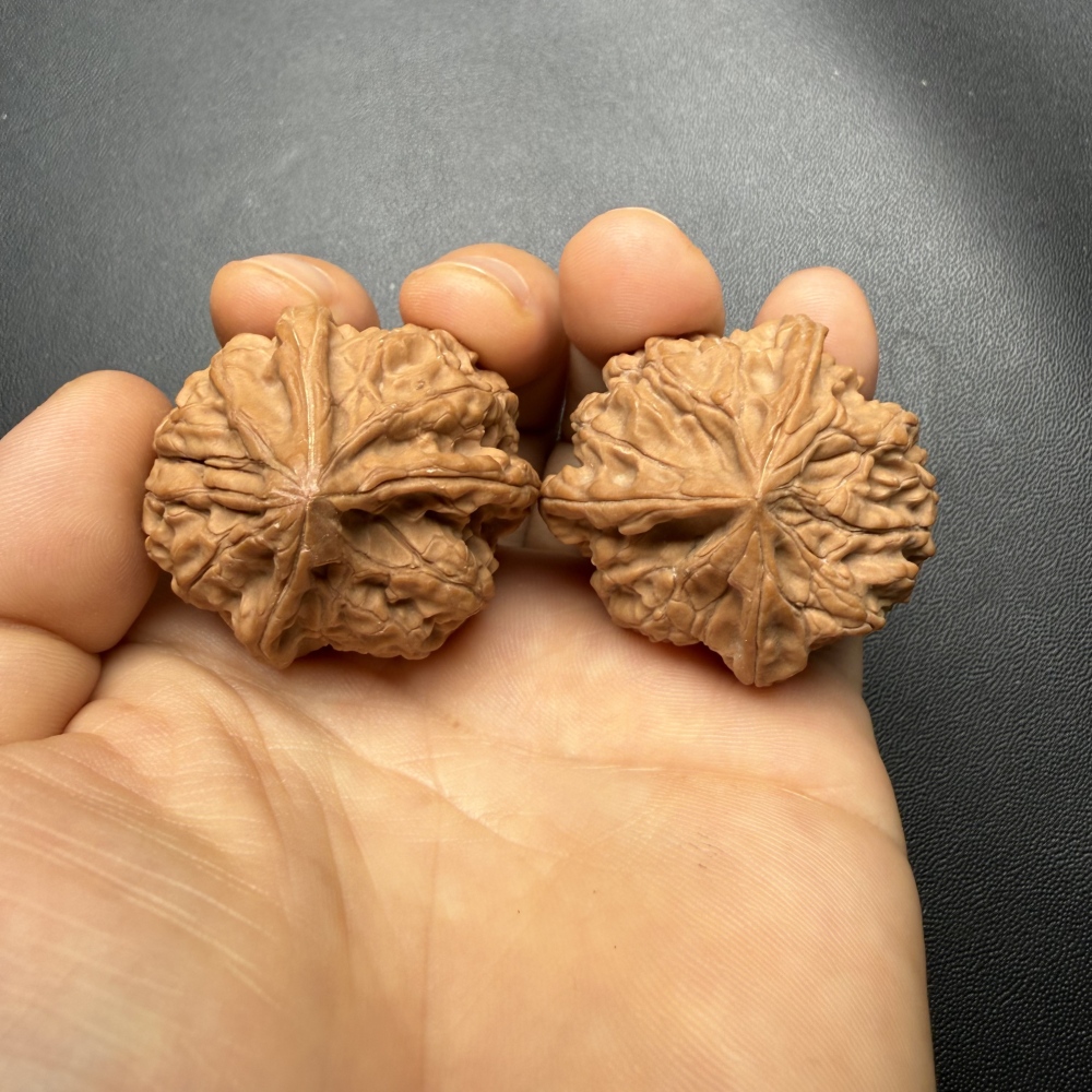 36mm Natural Red Jade Tri-ridge Wenwan Walnut, Wild Un-spliced Oriental Collectible Craft for Meditation & Desktop Decor