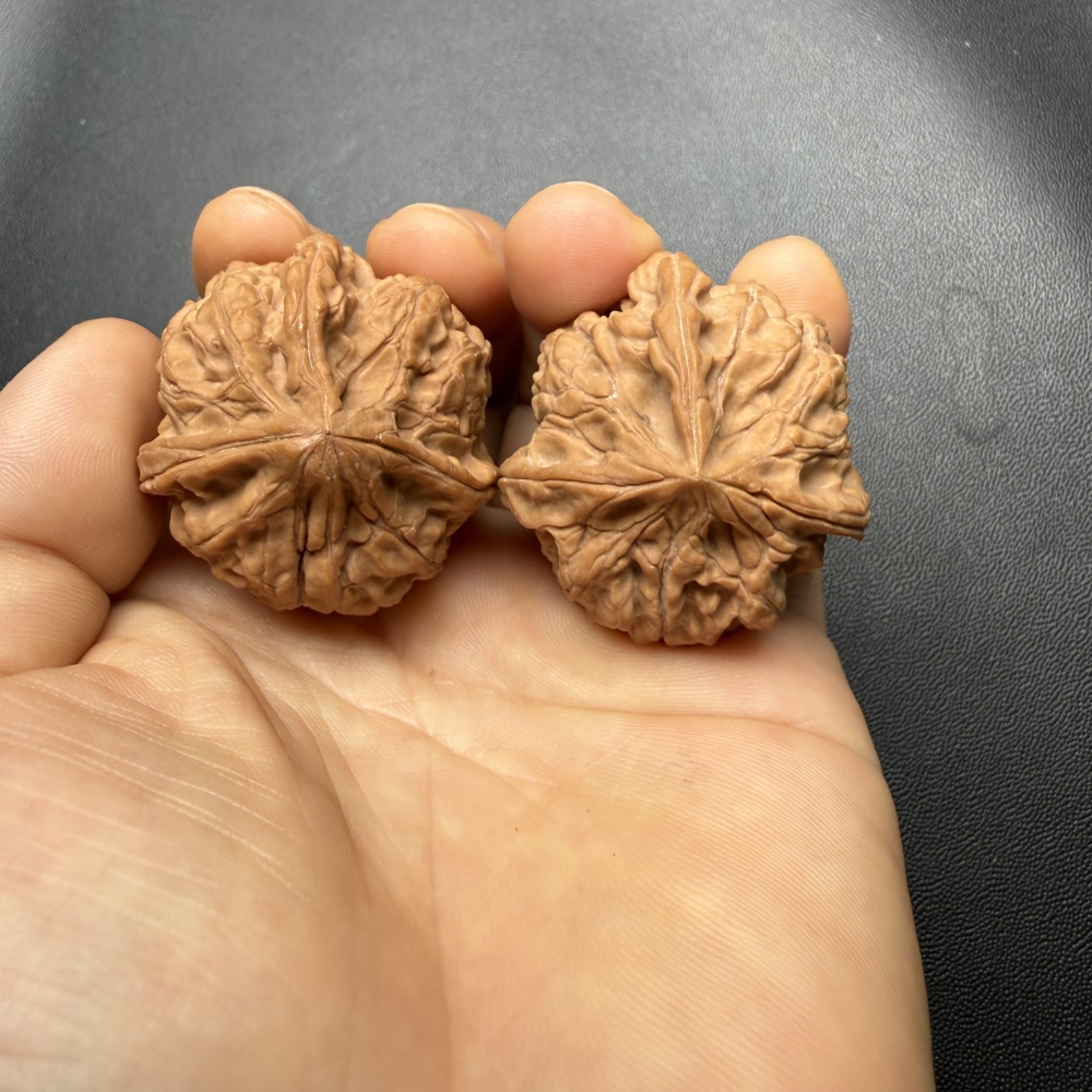 36mm Natural Red Jade Tri-ridge Wenwan Walnut, Wild Un-spliced Oriental Collectible Craft for Meditation & Desktop Decor