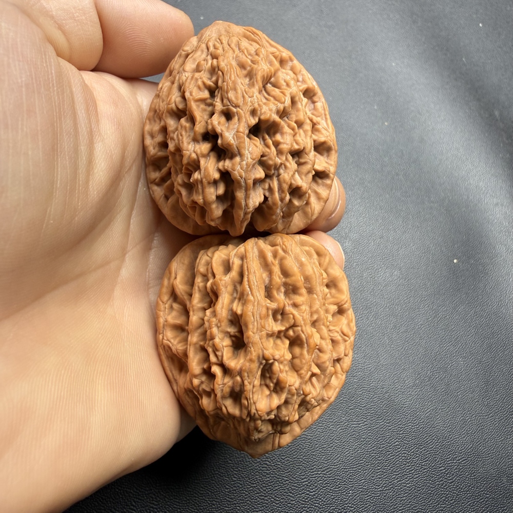 Hand Matched Laishui Tiger Head Wenwan Walnut Pair 39/40/41mm Natural Raw Skin Hand Polished Chinese Collectible Hand Exercise Craft Toy Support Custom Laser Engraving Wholesale