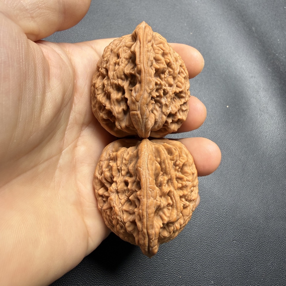Hand Matched Laishui Tiger Head Wenwan Walnut Pair 39/40/41mm Natural Raw Skin Hand Polished Chinese Collectible Hand Exercise Craft Toy Support Custom Laser Engraving Wholesale